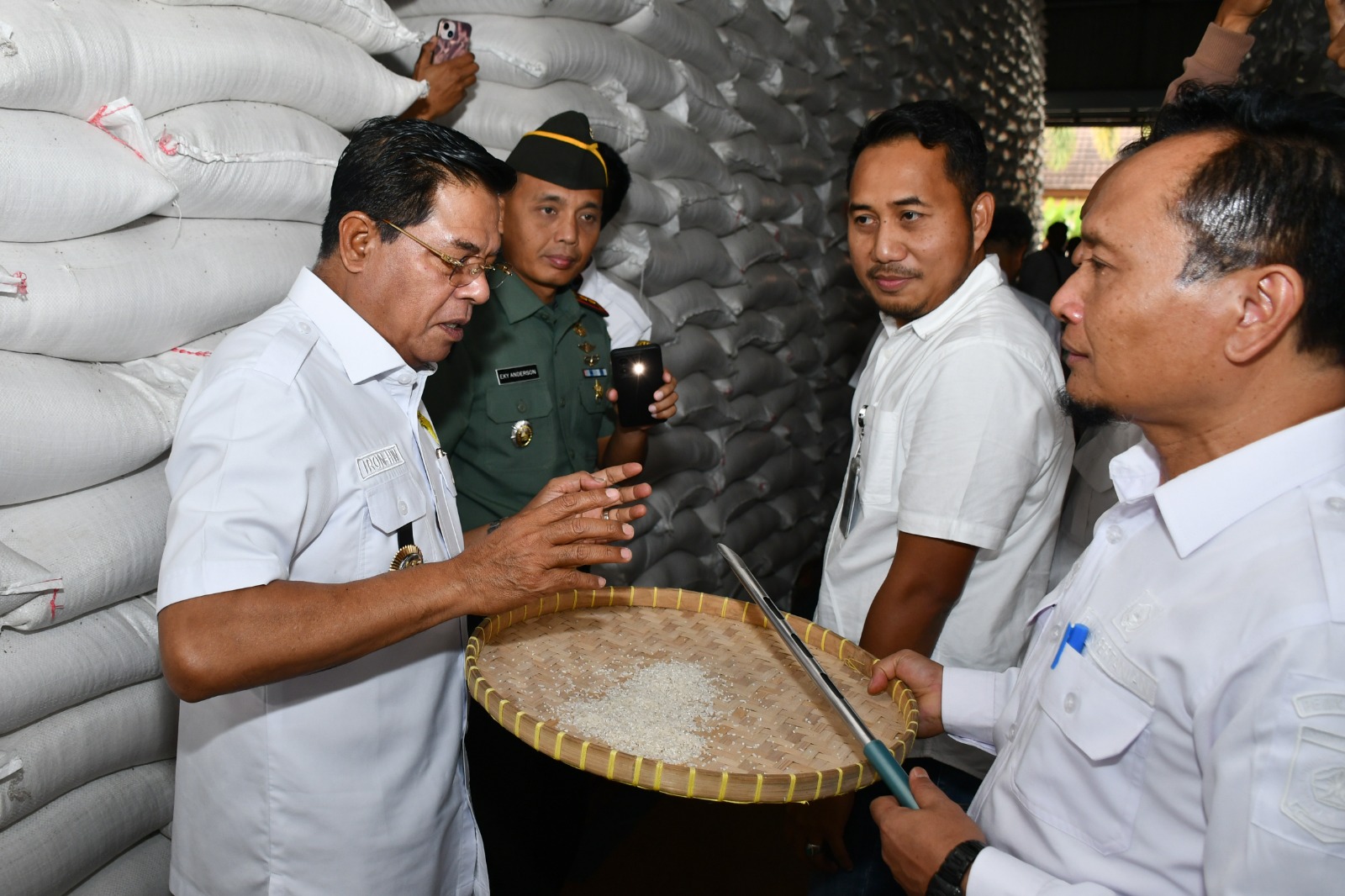 Kabar Gembira! 129.438 Keluarga di Lotim Segera Terima Beras BPN