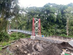 Pengerjaan Jembatan Gantung Penghubung Desa Lantan dan Desa Karang Sidemen Diperpanjang, Kenapa?