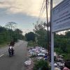 Jorok, Sampah Berserakan di Pinggir Jalan di Jalur Babussalam-Kuripan Dikeluhkan Warga