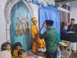 Tradisi Unik, Menyematkan Keris Pada Anak di Dompu