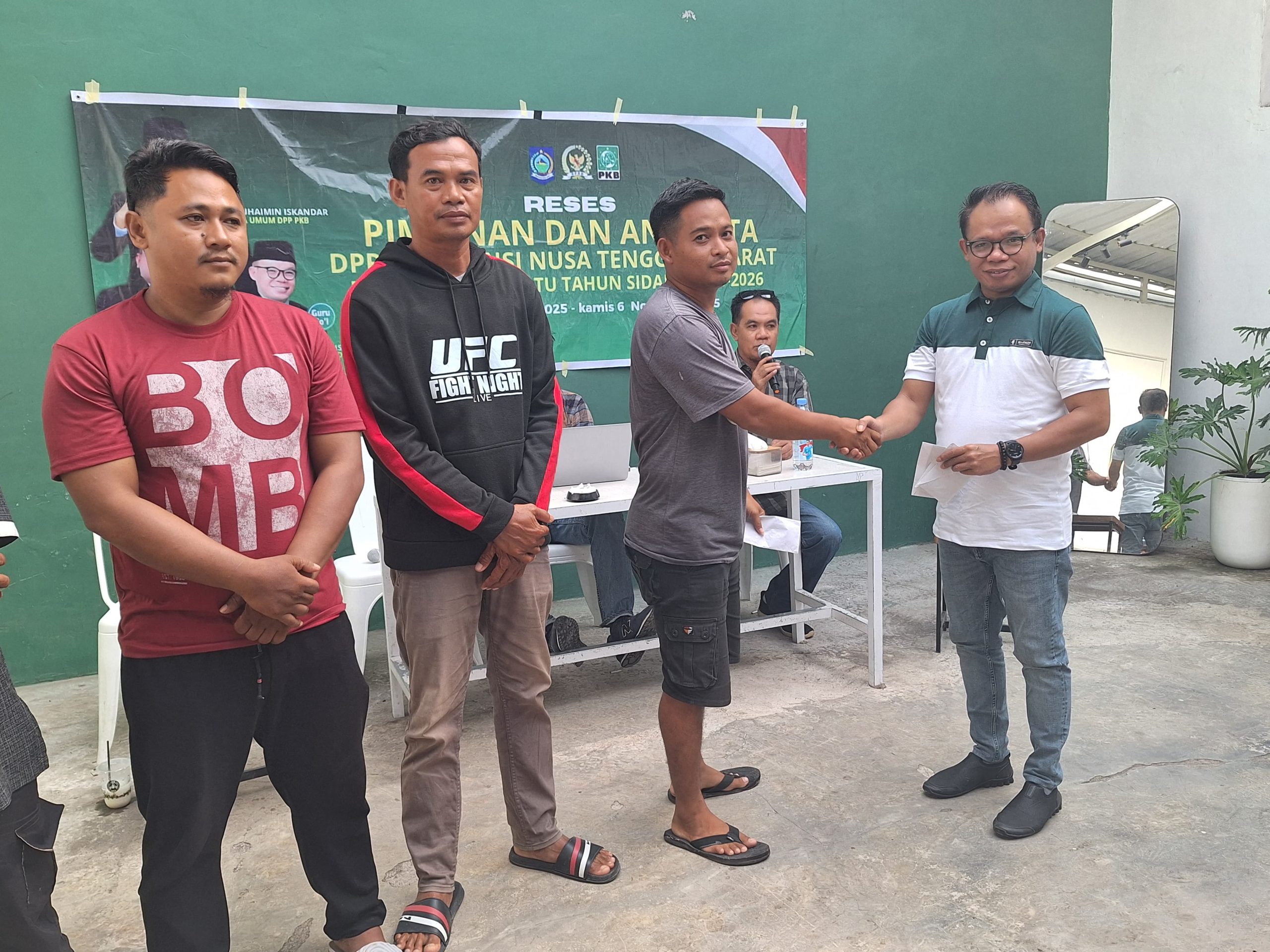 Reses Merakyat Akhdiansyah Ringankan Beban Ratusan Ojek Dompu