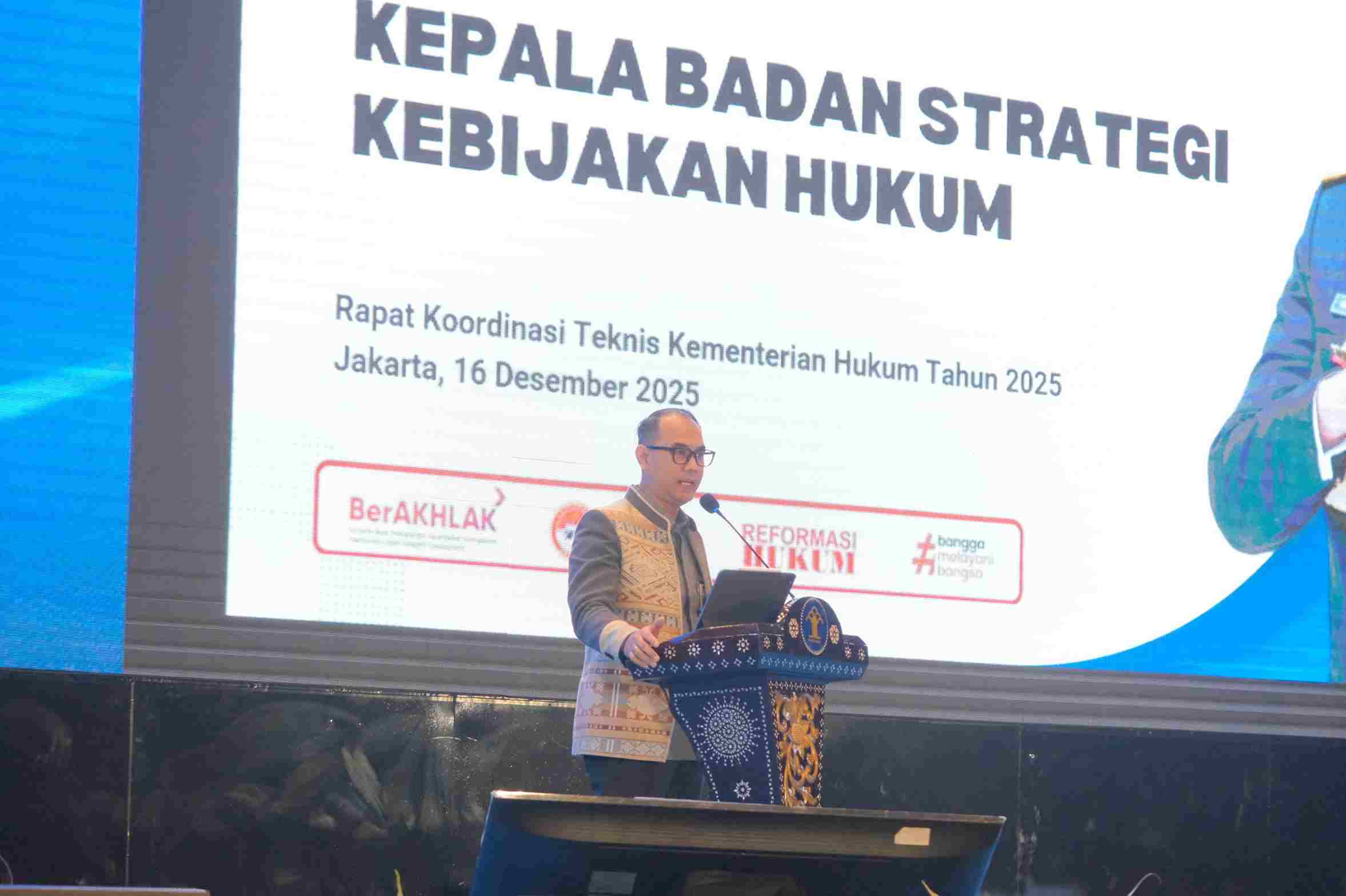 Hari Kedua Rakor Pengendalian Kinerja 2025, Kanwil Kemenkum NTB Serap Arahan Strategis Pimpinan Tinggi