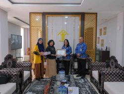 Kakanwil Kemenkum NTB Terima Penghargaan dari BKOW NTB pada Peringatan Hari Ibu