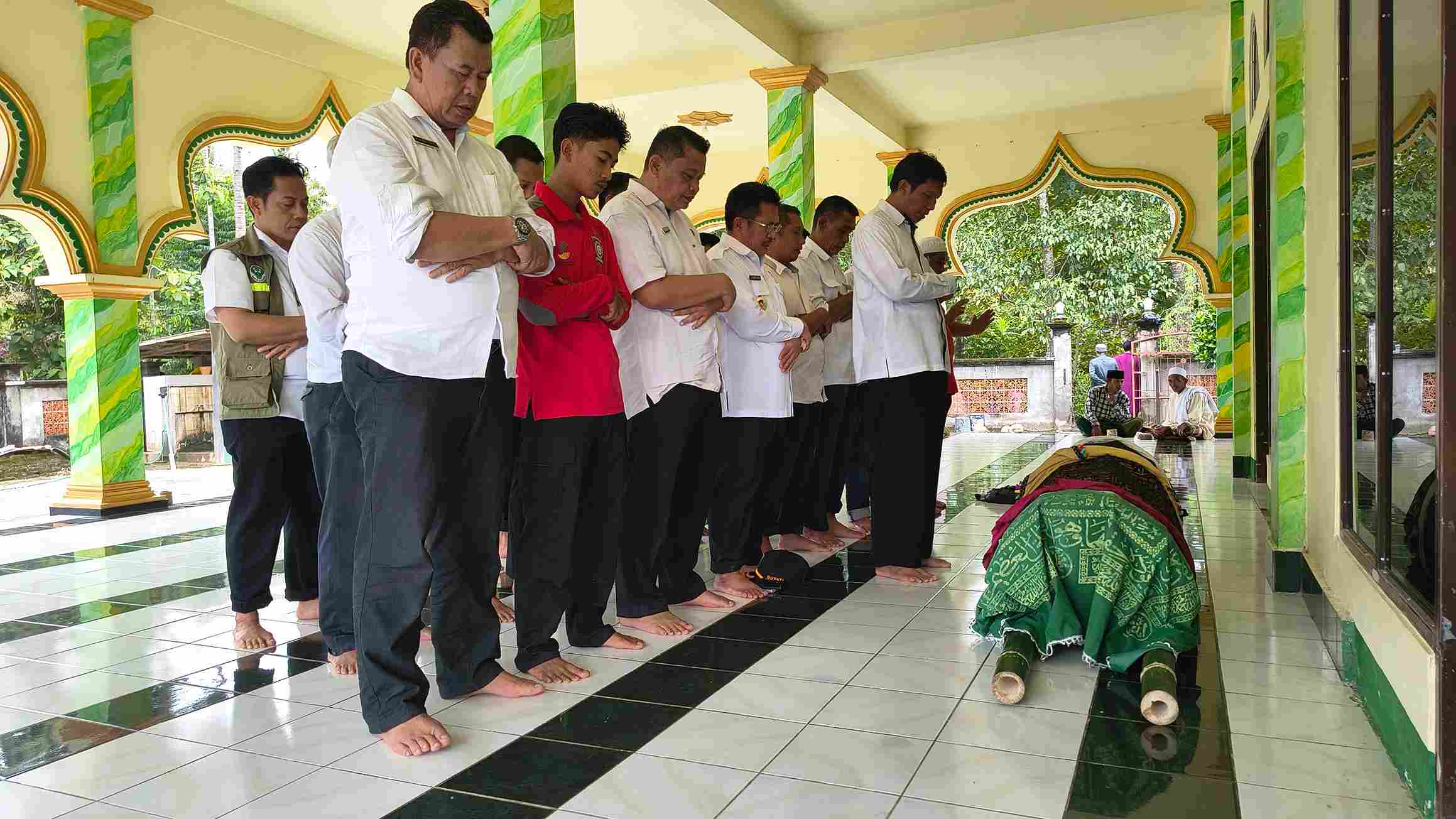 Mengikuti Kunjungan Bupati Lobar LAZ ke Lokasi Banjir Sekotong, Berikan Santunan dan Doa bagi Korban Jiwa
