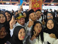 Senyum Penuh Bahagia 2.997 PPPK Paruh Waktu Lobar Saat Terima SK dari Bupati LAZ