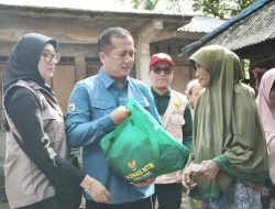 Baznas NTB Atensi Rumah Warga Terdampak Banjir di Desa Kabul, Salurkan Sembako Hingga Air Bersih