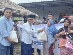 Sinergi PWI NTB dan MIM Foundation Salurkan 340 Paket Sembako bagi 337 Korban Banjir Desa Kabul