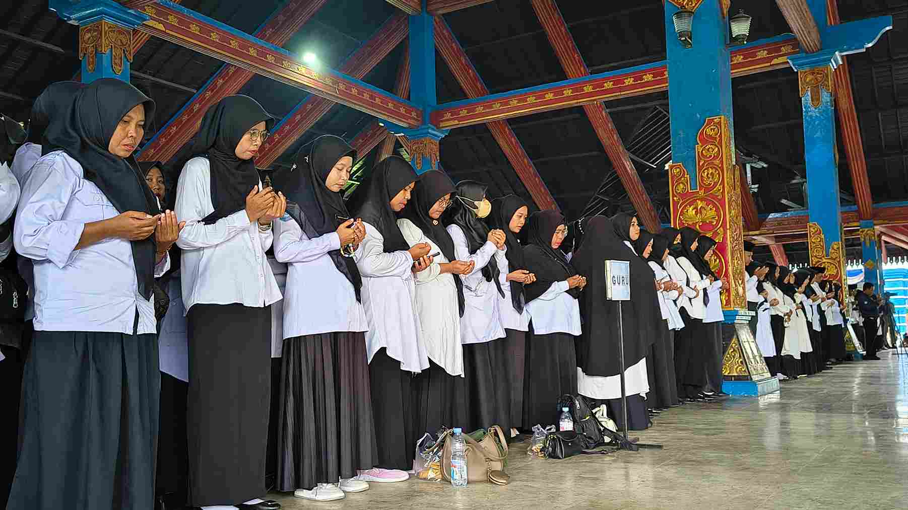 Duh! PPPK Paruh Waktu di Lobar Dua Bulan Belum Terima Gaji