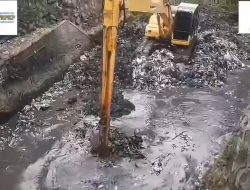 Bendung Pitung Bangsit Dinormalisasi, Pemdes Kediri Selatan Usulkan Pemasangan Pembatas Jaring Sampah