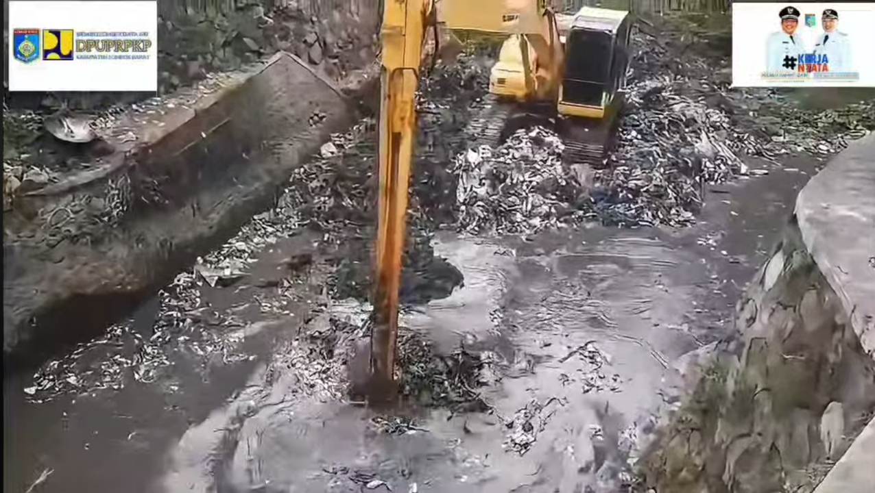 Bendung Pitung Bangsit Dinormalisasi, Pemdes Kediri Selatan Usulkan Pemasangan Pembatas Jaring Sampah