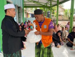 Berbagi Keberkahan Bulan Ramadan Moh Akri Bagikan Ratusan Sembako Untuk Orang Tua Jompo