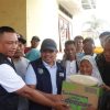 Bupati LAZ Salurkan Bantuan Pangan Bagi Ratusan Nelayan Terdampak Cuaca Ekstrem di Batulayar
