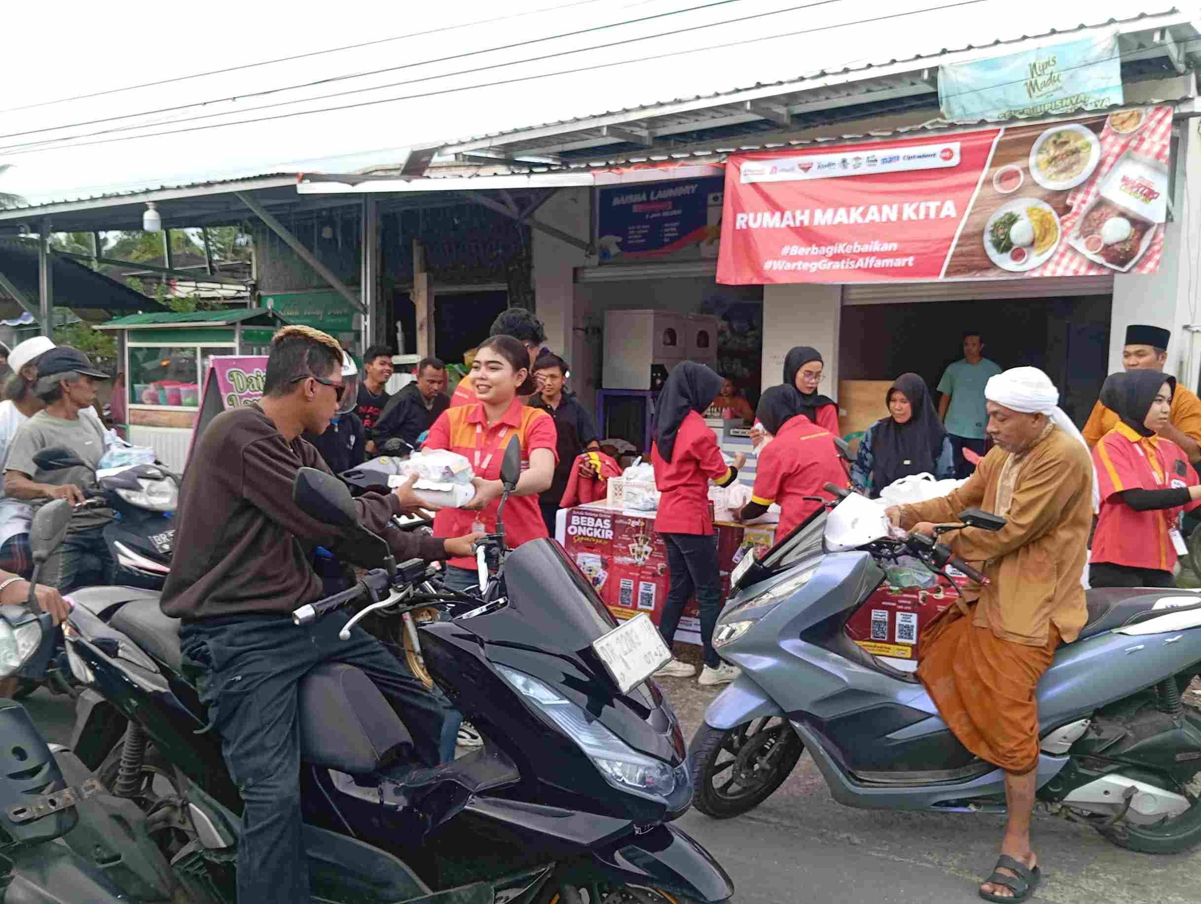 Warteg Gratis Alfamart 2026 Hadir di 34 Kota, Libatkan 102 UMKM dan Bagikan 60.000 Paket Berbuka Puasa