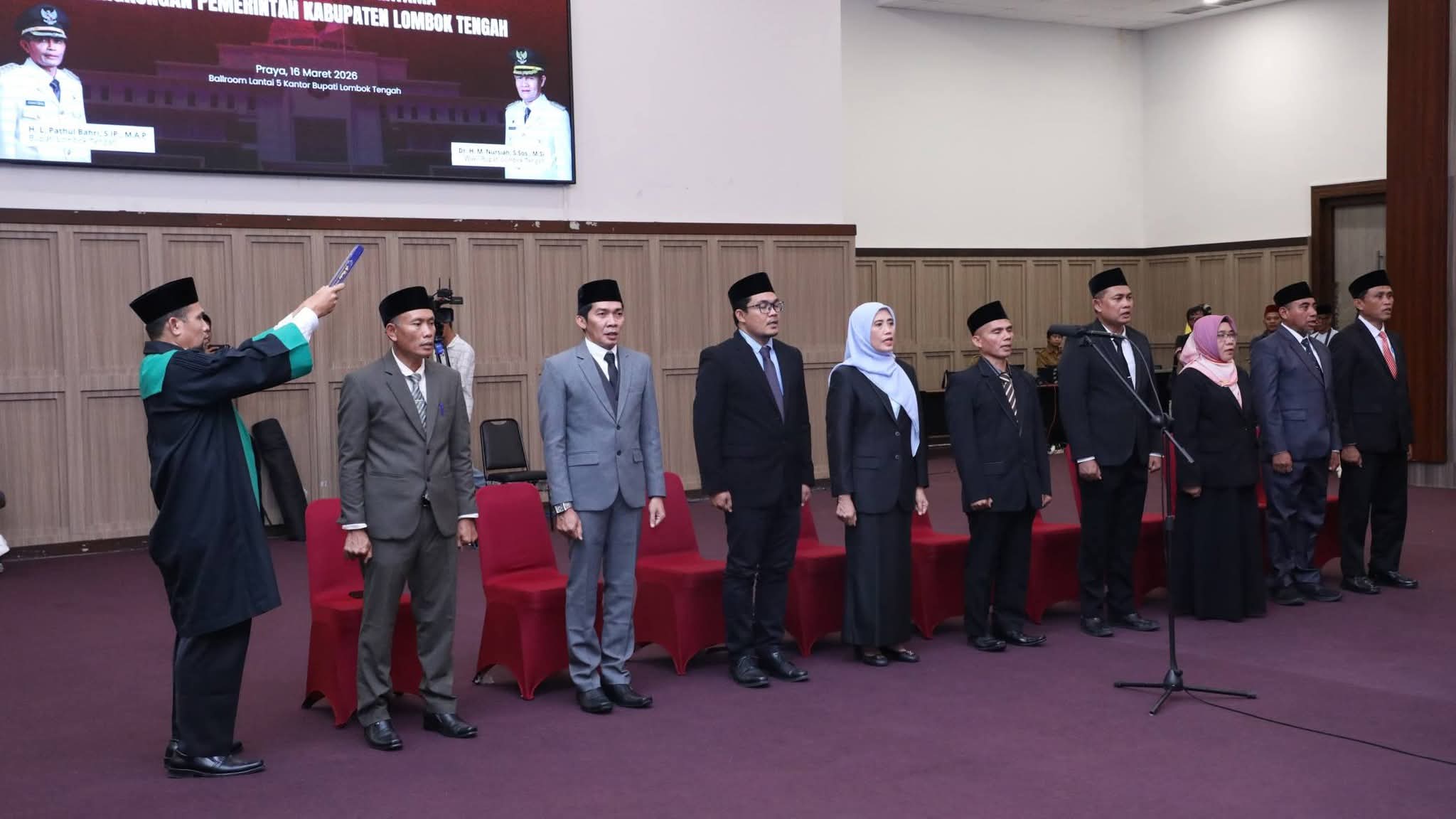 Bupati Loteng Lantik Sembilan Kepala Dinas