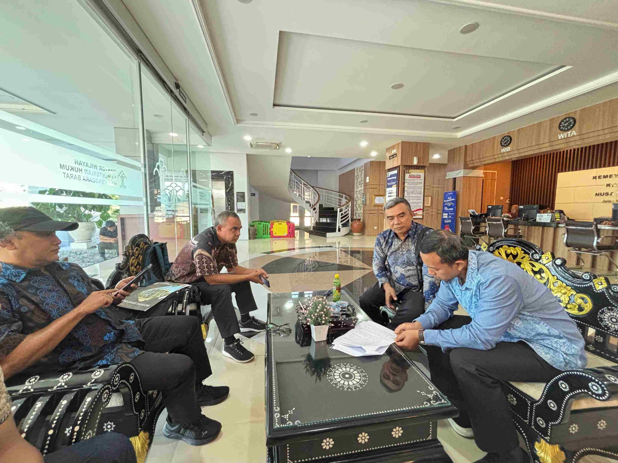 Kanwil Kemenkum NTB Terima Konsultasi Pemda Sumbawa Barat Terkait Katalog Elektronik