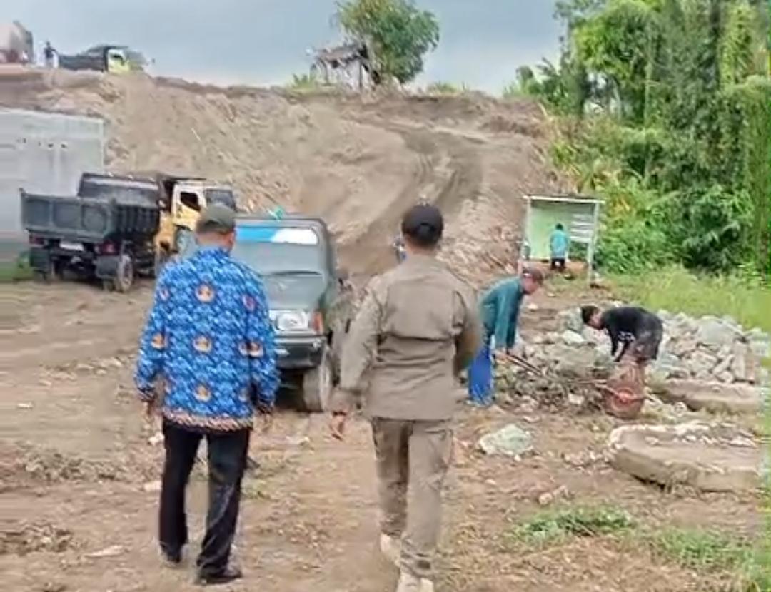 Pol PP Tutup Aktivitas Galian C Tak Berizin untuk Perumahan di Gunungsari