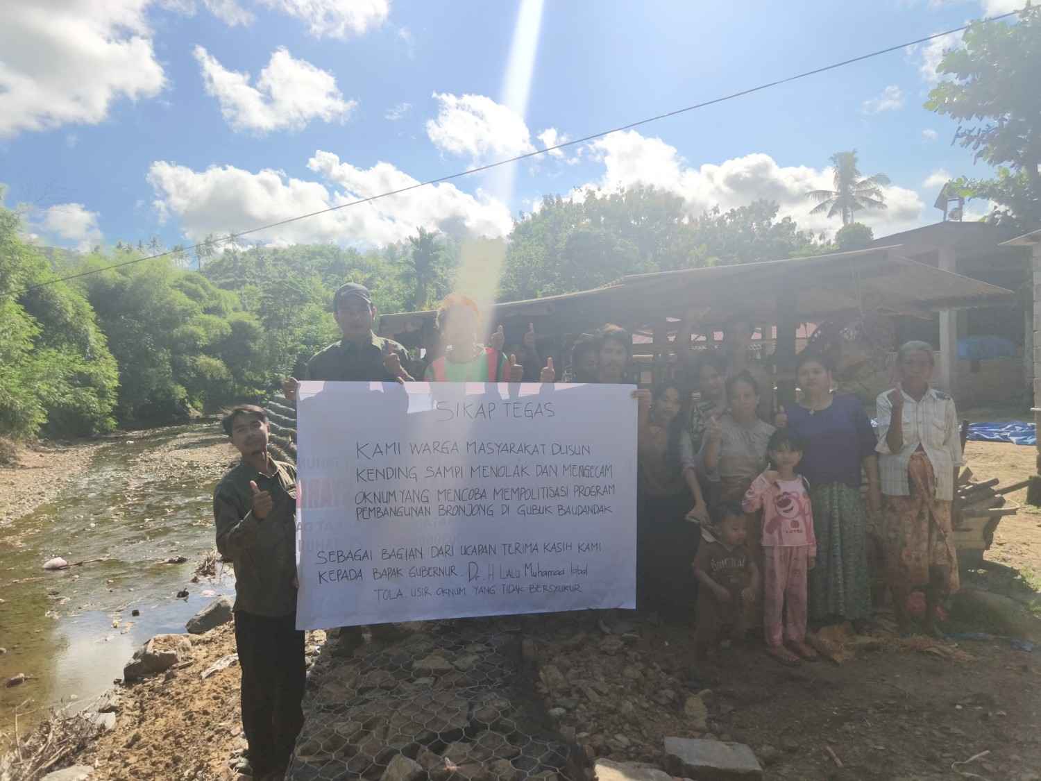 Warga Dusun Kending Sampi Desa Kabul Kecam Politisasi Program Bronjongan, Tegaskan Manfaat Nyata untuk Mitigasi Banjir,  Terima Kasih Gubernur NTB