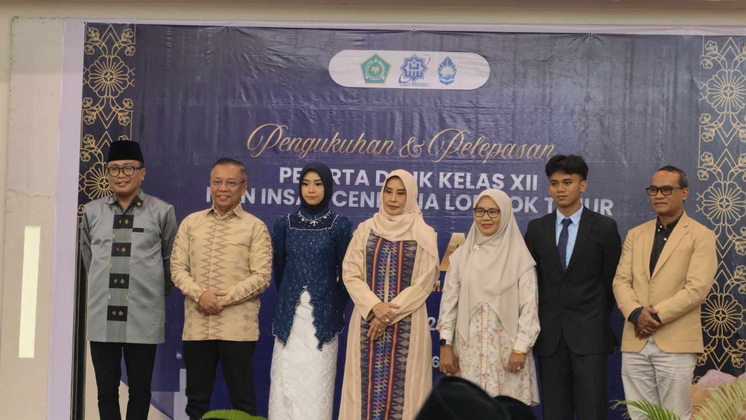 Hadiri Pelepasan dan Pengukuhan Siswa Kelas XII MAN IC Lombok Timur, Kakanwil Kemenag Zamroni Tegaskan Alumni Berpeluang Jadi Pemimpin Masa Depan