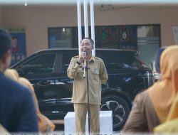 Tingkatkan Disiplin Untuk Pelayanan, Kadisperindag NTB Lalu Wiranata Pimpin Apel