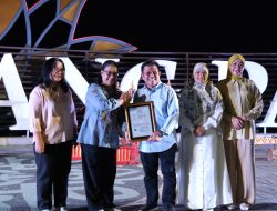Kakanwil Kemenkum NTB Serahkan Sertifikat Merek “Car Free Nite” Lombok Barat
