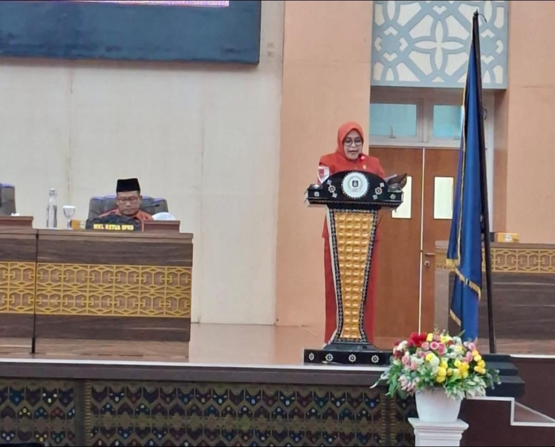 Jubir Fraksi Partai Demokrat Baiq Fatmah Sampaikan Pandangan Umum Raperda Pertanggungjawaban APBD 2025