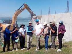 Langgar Sepadan pantai, 3 Bangunan dan Talud Milik Resort di Sekotong di Bongkar