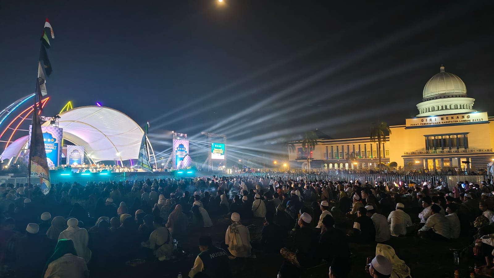 Gema Salawat Ribuan Jemaah “Lobar Bersalawat” di Giri Menang Park