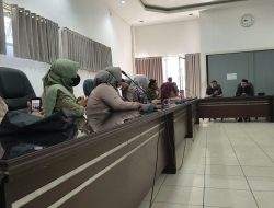 Curhat Ke Dewan, Para Honorer Lobar Beberkan Bukti Tidak Salah Input
