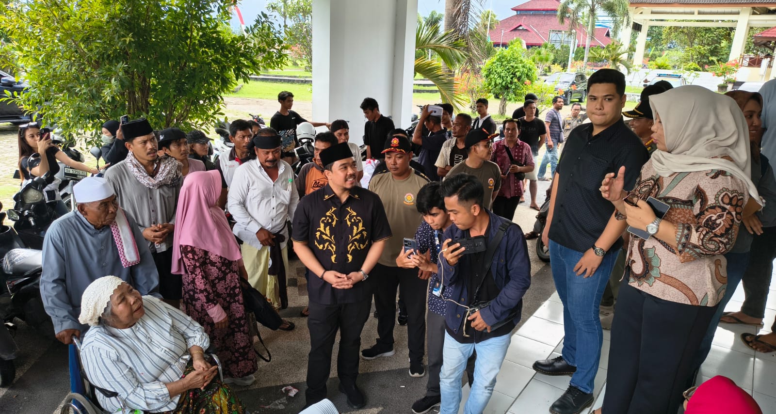 Bingung Dengan Pedagang Taman Narmada, Komisi II Anggap Masalah Selesai