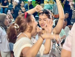 Turis Mancanegara Menikmati Pekan Kesenian Festival Senggigi