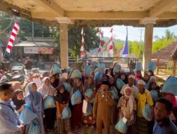 Warga Desa Lingkar Bendungan Meninting Peroleh Bantuan Sembako Presiden