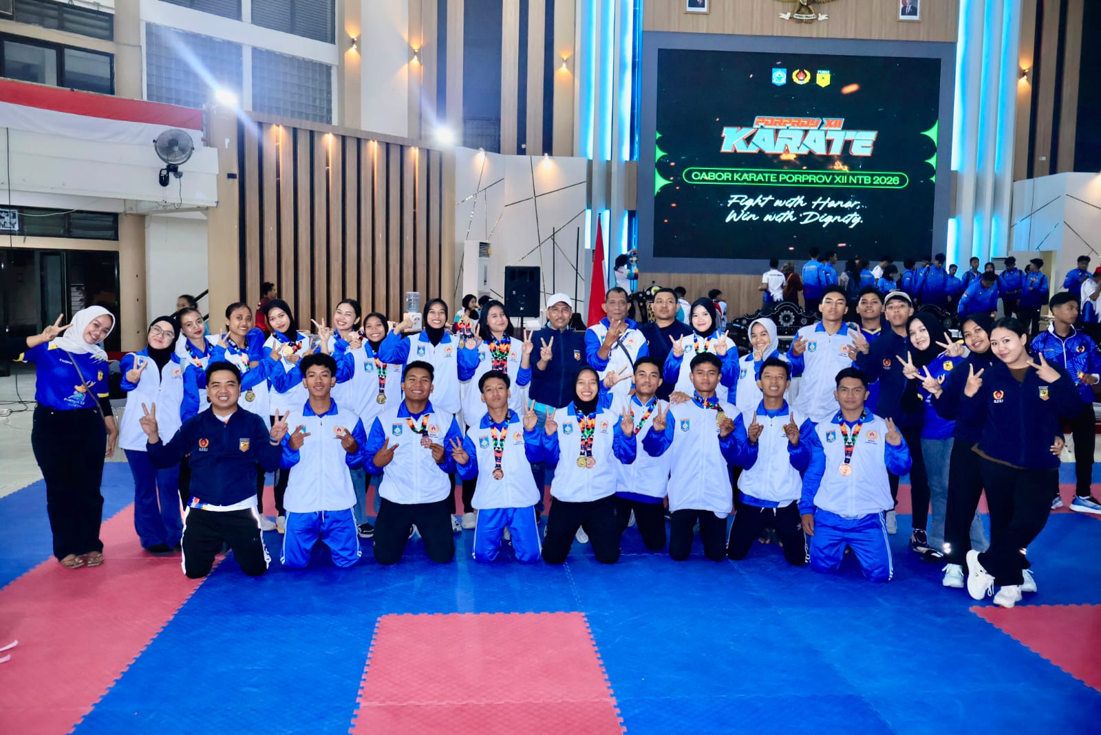 Melampaui Target, Karateka Lobar Raih Juara Umum 2 di Porprov XII NTB