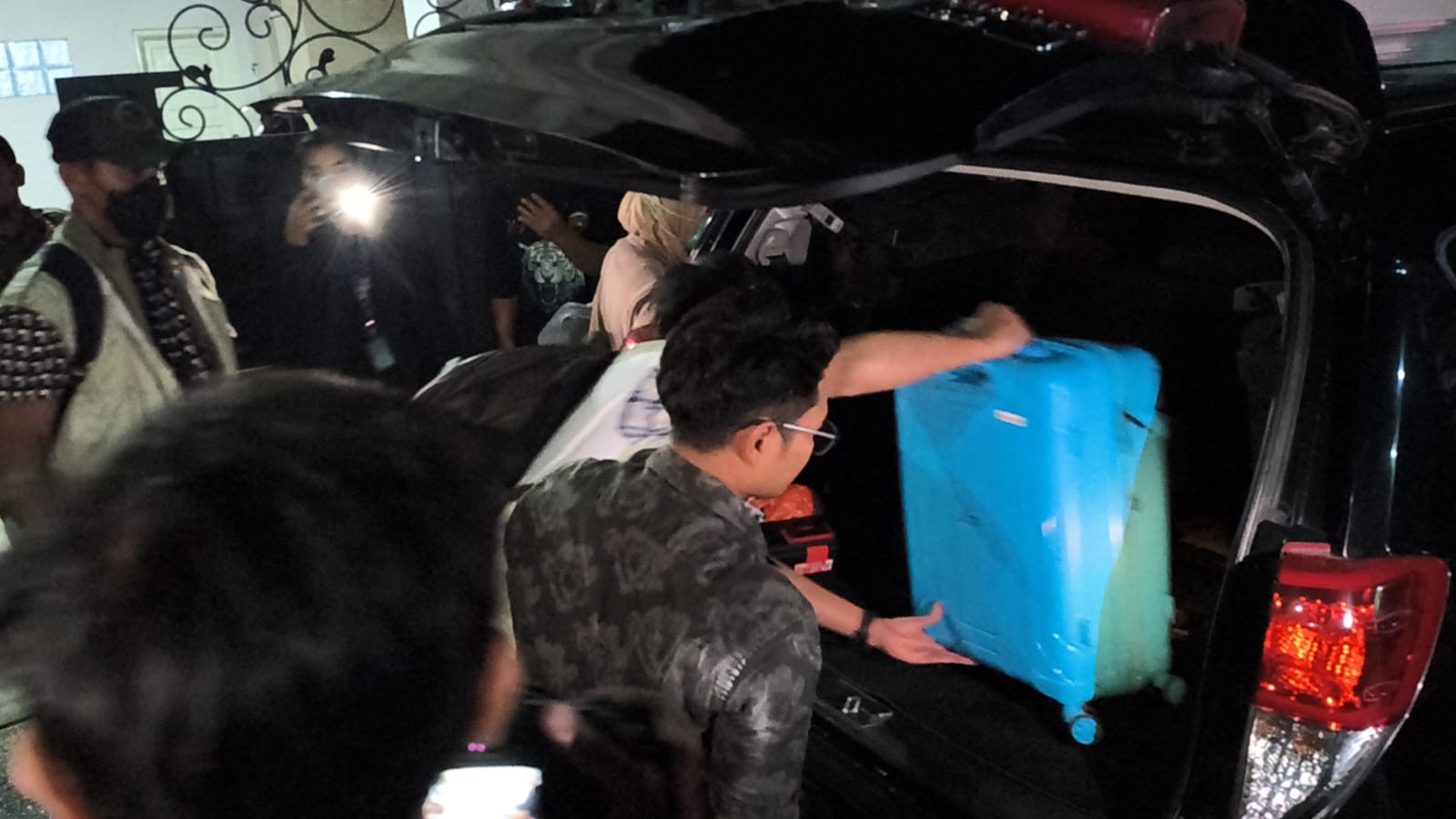 2 Unit Rumah Pribadi LAZ di Belencong Disasar KPK, Kades Jadi Saksi Penggeledahan