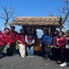 Mantap! Dukung Pengembangan Wisata, Mahasiswa KKN PMD Universitas Mataram Bangun Spot Foto di Pantai Maik Anyir Kelurahan Ijobalit