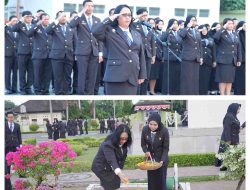 Peringati Hari Pengayoman ke-81, Kakanwil Kemenkum NTB Pimpin Ziarah dan Tabur Bunga di TMP Majeluk