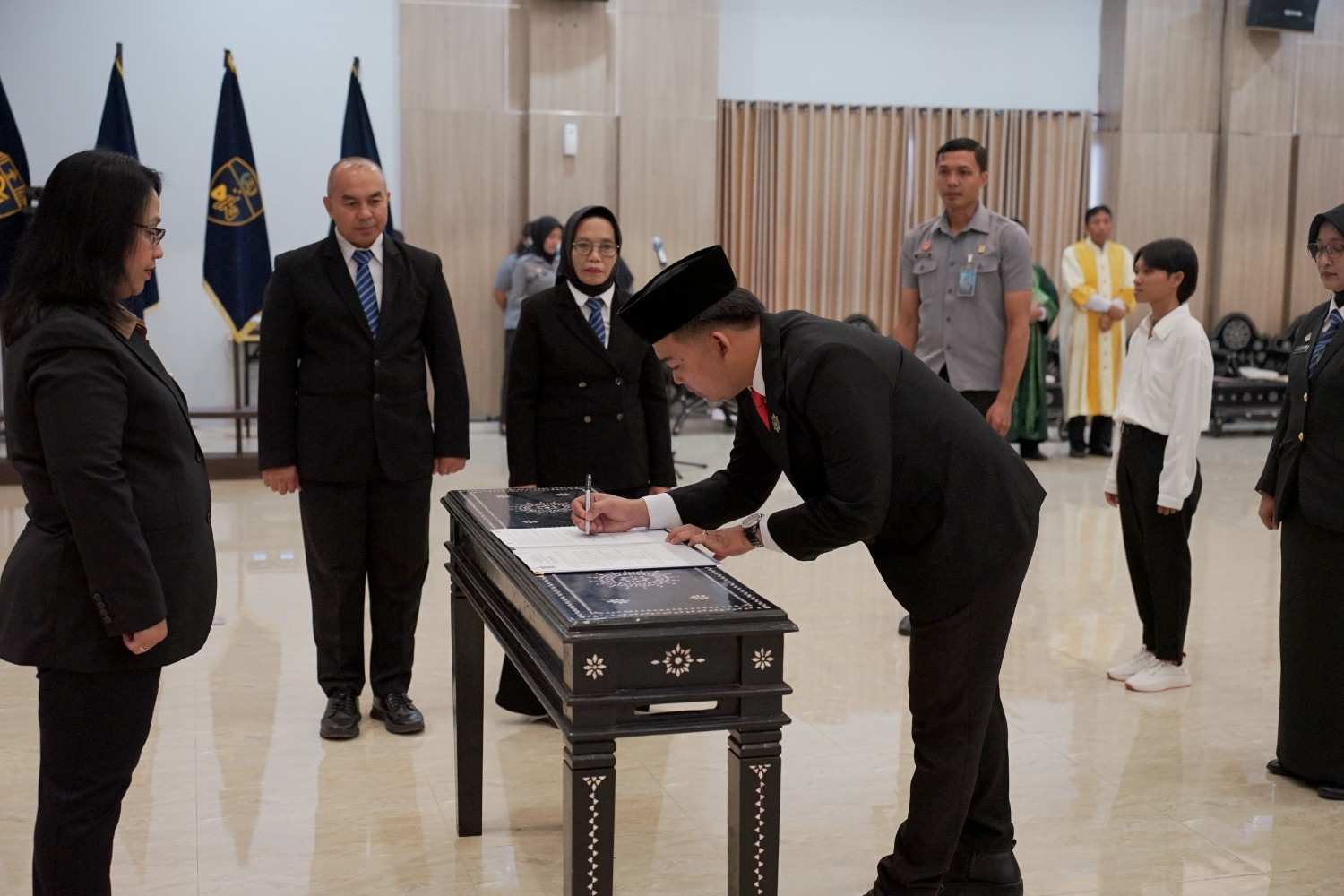 Kakanwil Kemenkum NTB Lantik PPNS Dishub Lombok Utara, Tekankan Integritas dan Profesionalisme