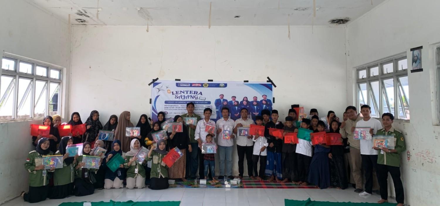 Patut Dicontoh! Dukung Pendidikan Berkualitas, Mahasiswa KKN Unram Gulirkan Pembinaan Bahasa Inggris Melalui Program Lentera Sajang di Desa Sajang Sembalun
