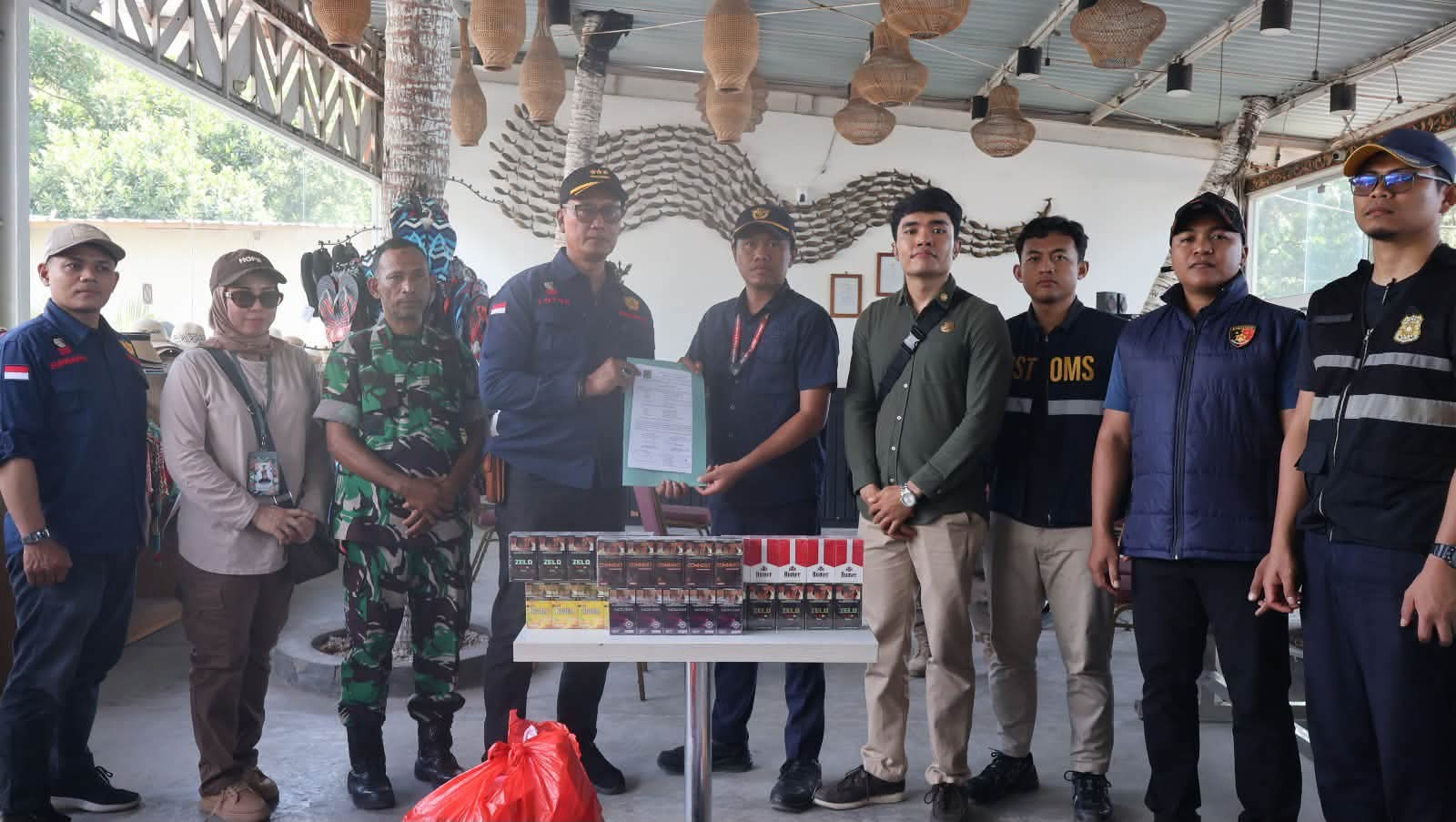 Gempur Rokok Ilegal, Satgas DBH CHT KLU Sisir Kawasan Wisata Gili Air