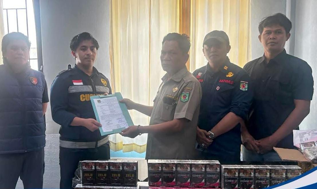 Satpol PP KLU Serahkan Barang Bukti Rokok Ilegal ke Bea Cukai Mataram