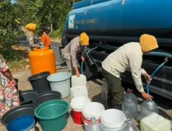 Sinergi BPBD, Satpol PP, dan Damkar Tangani Krisis Air Bersih di Lobar