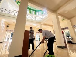 Kepedulian Lingkungan dan Toleransi, Aruna Senggigi Gelar Aksi Bersih-Bersih Rumah Ibadah