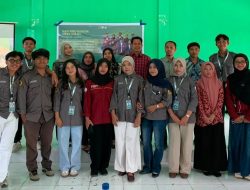 KKN-PMD Unram Sulap Limbah Sarang Madu Jadi Pestisida Nabati di Desa Salut Sebagai Solusi Lingkungan Dan Pertanian Ramah Lingkungan