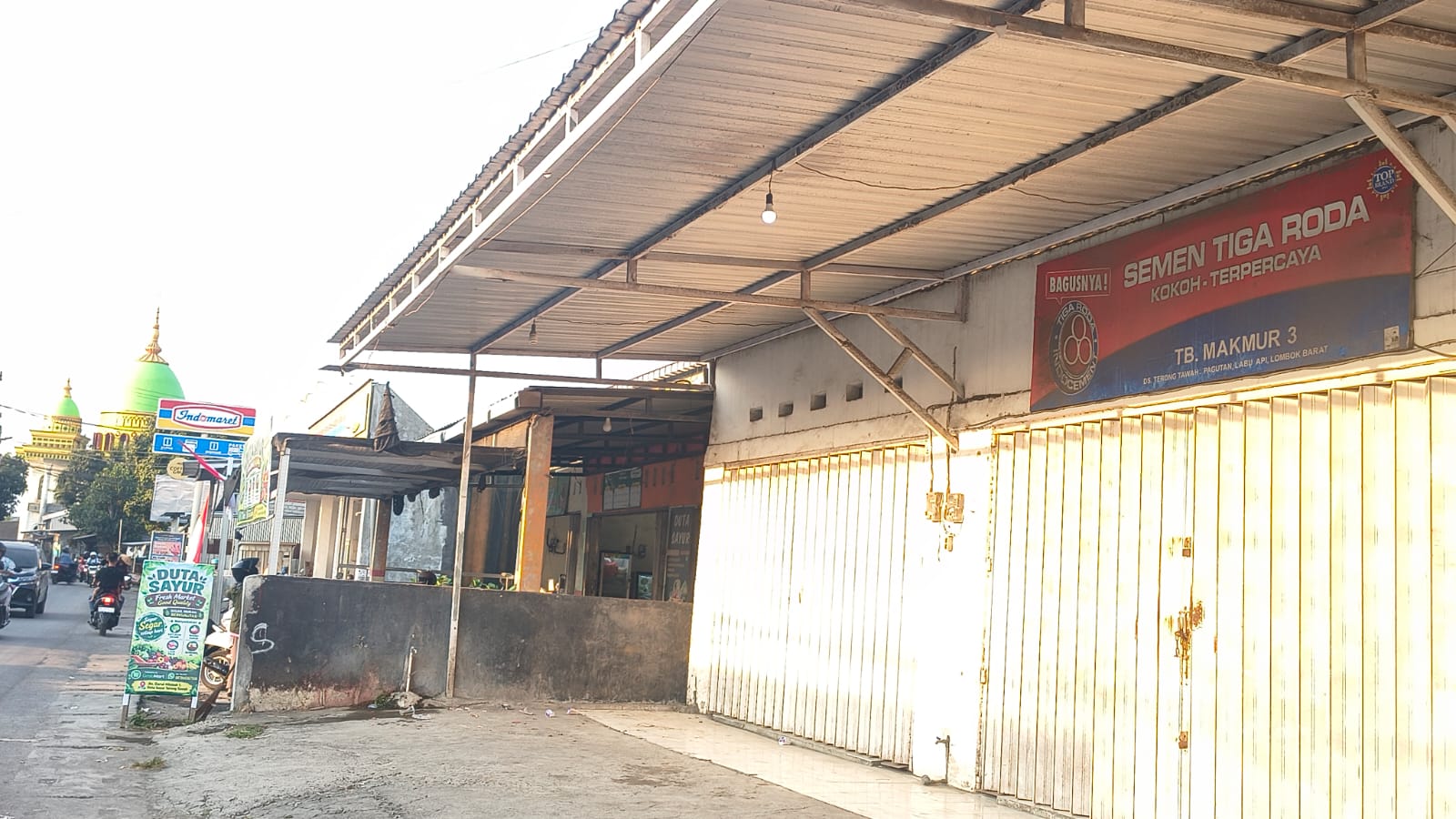 Pedagang Keluhkan Semen Langka di Lobar