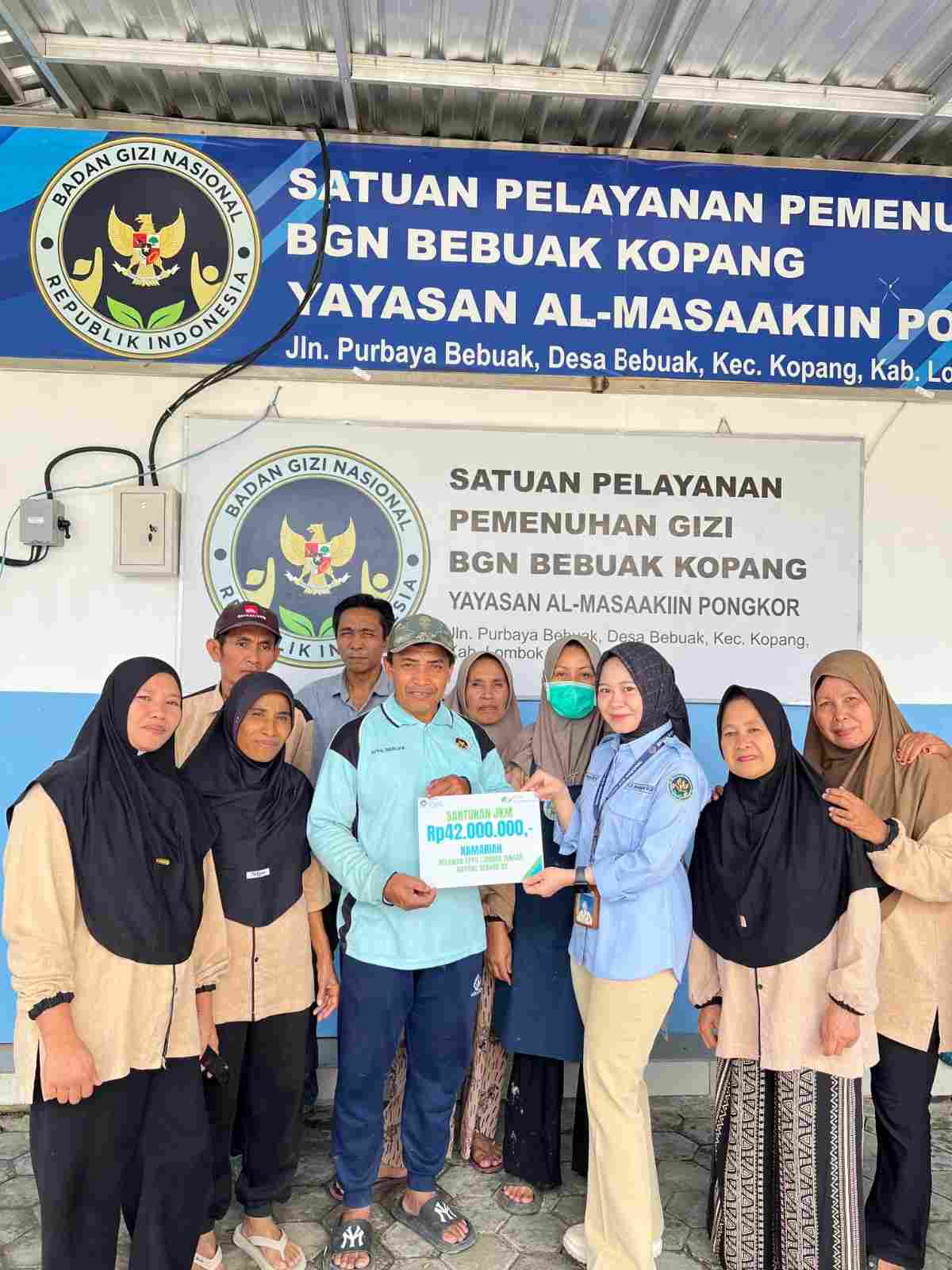 Wujud Nyata Perlindungan Pekerja Ahli Waris Relawan SPPG Bebuak 02 Terima Santunan JKM Rp42 Juta