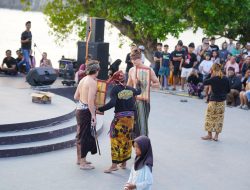 Peresean di Senggigi Sunset Show Tarik Perhatian Penonton MotoGP