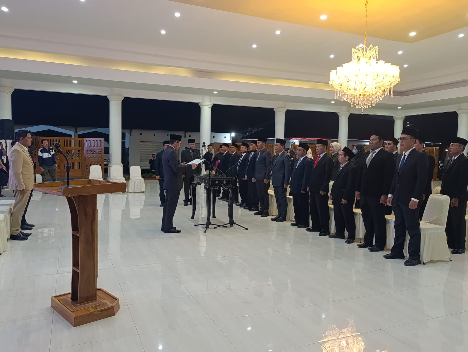 Bupati Lotim Lantik Kadis Dukcapil, Inspektur Inspektorat dan Eselon IV