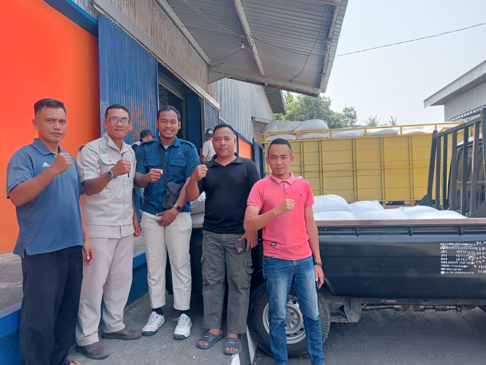DKPKP Lobar Berikan Bantuan Pangan Warga