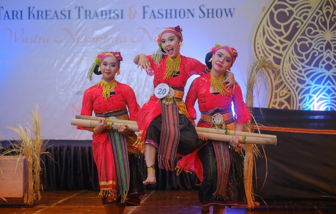 Lomba Tari Kreasi dan Fashion Show Wastra NTB Digelar Aruna Sukses Lestarikan Budaya