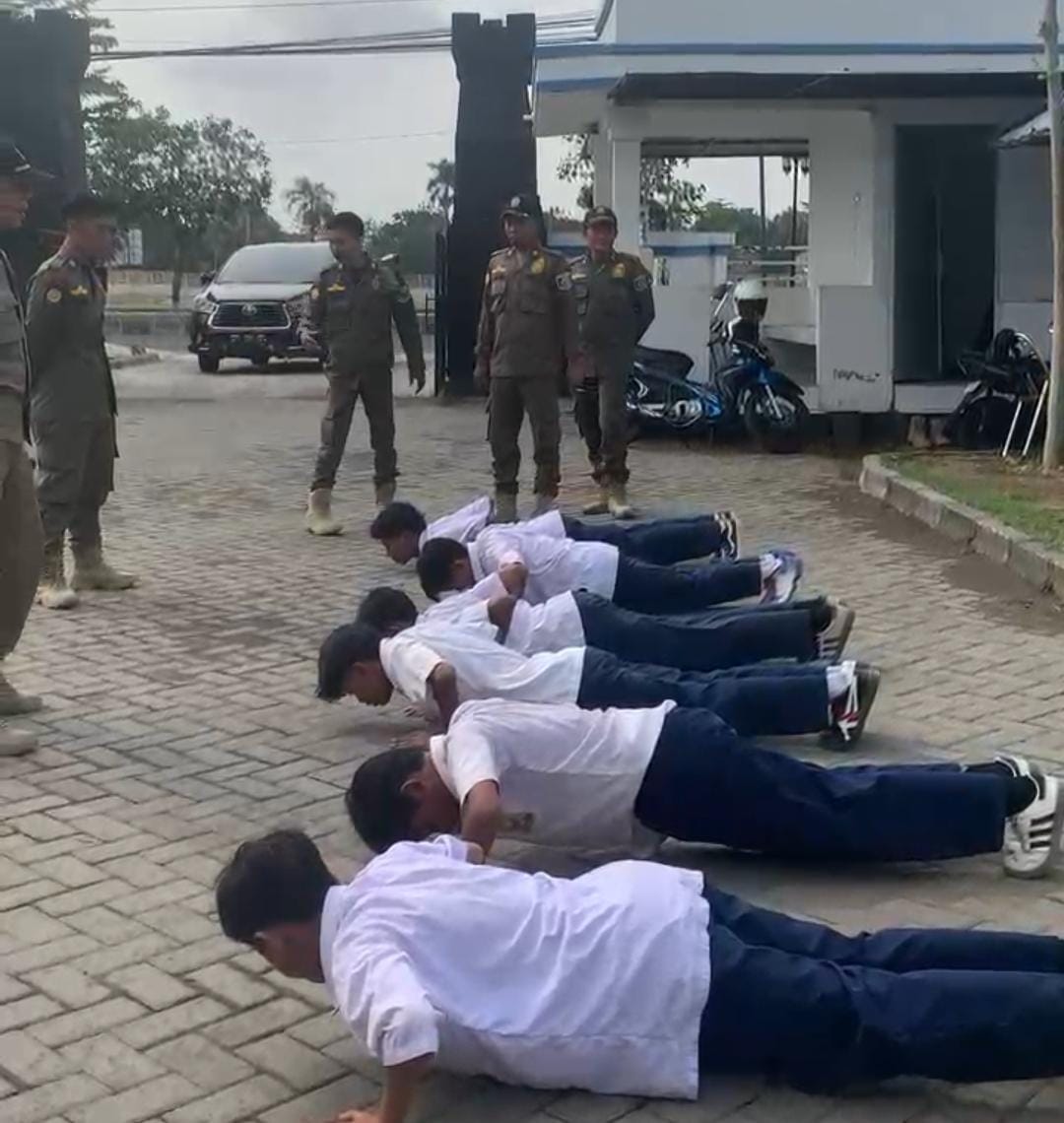 Satpol PP Lobar Angkut Pelajar Bolos di Jam Sekolah